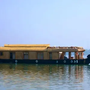 2* Hotel The Lotus - Houseboat
